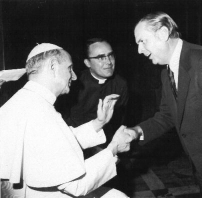 http://www.destroyfreemasonry.com/antipope-paul-6-masonic-handshake.jpg